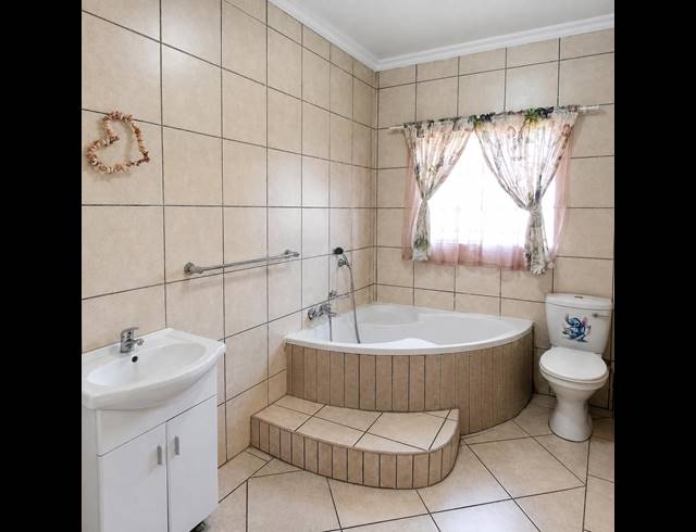 3 BEDROOM HOUSE FOR SALE IN VAN DER WESTHUIZEN